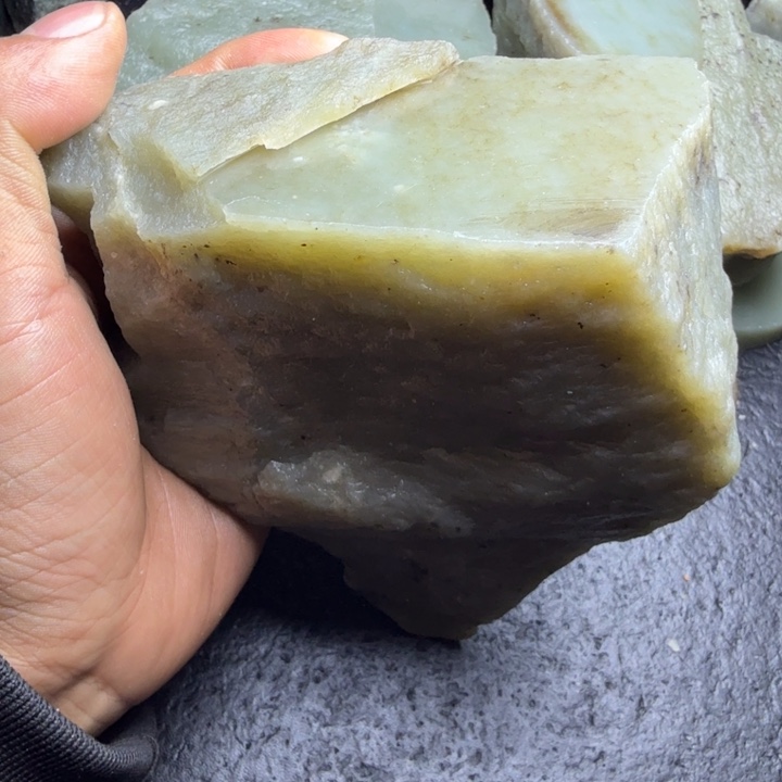 和田玉（糖玉）未镶嵌珠宝奇石