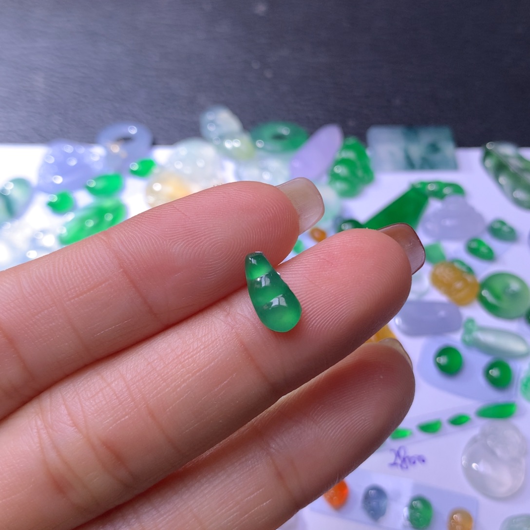 翡翠颈饰未镶嵌豆子