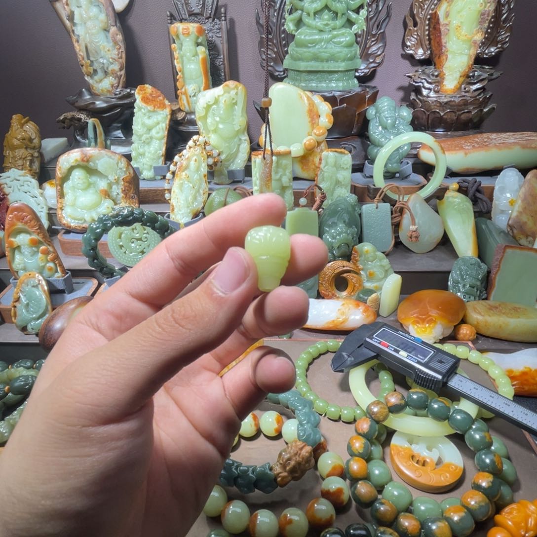 透闪石质玉三通未镶嵌一*
