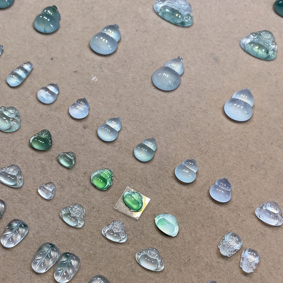 翡翠未镶嵌颈饰天然翡翠佛公裸石