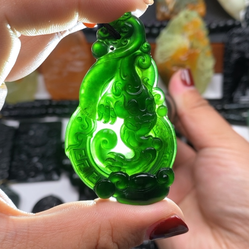 【闪购商品】蛇纹石玉颈饰未镶嵌听****^