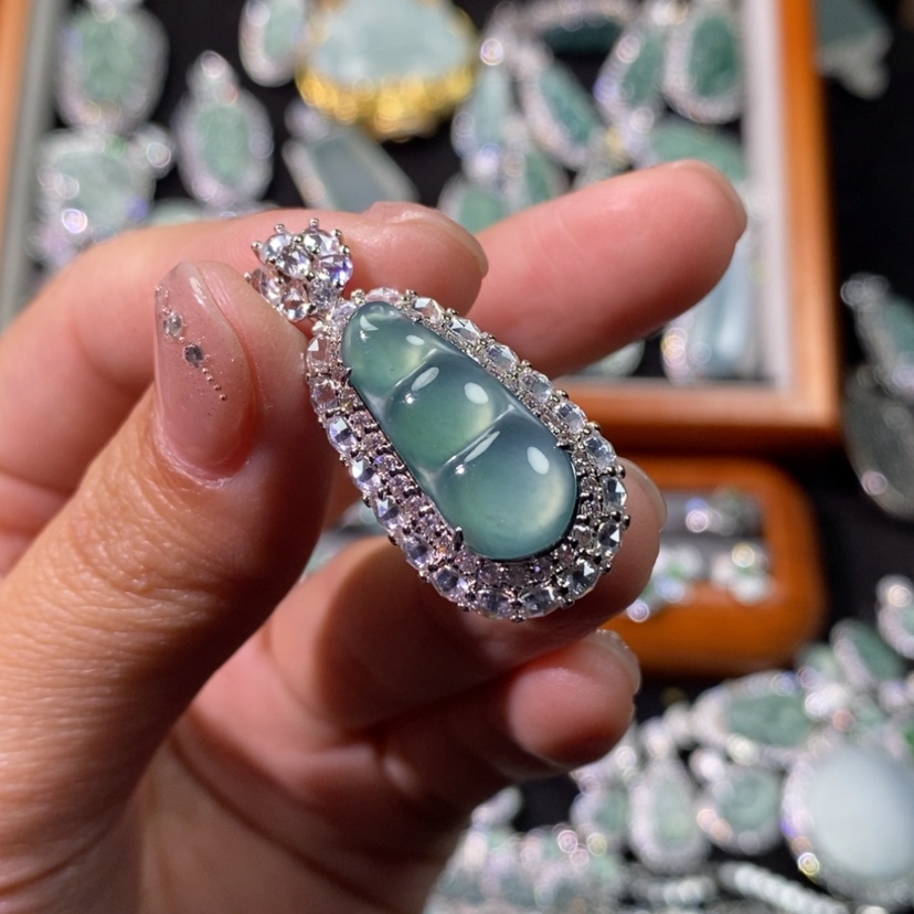 【闪购商品】翡翠颈饰未镶嵌天然