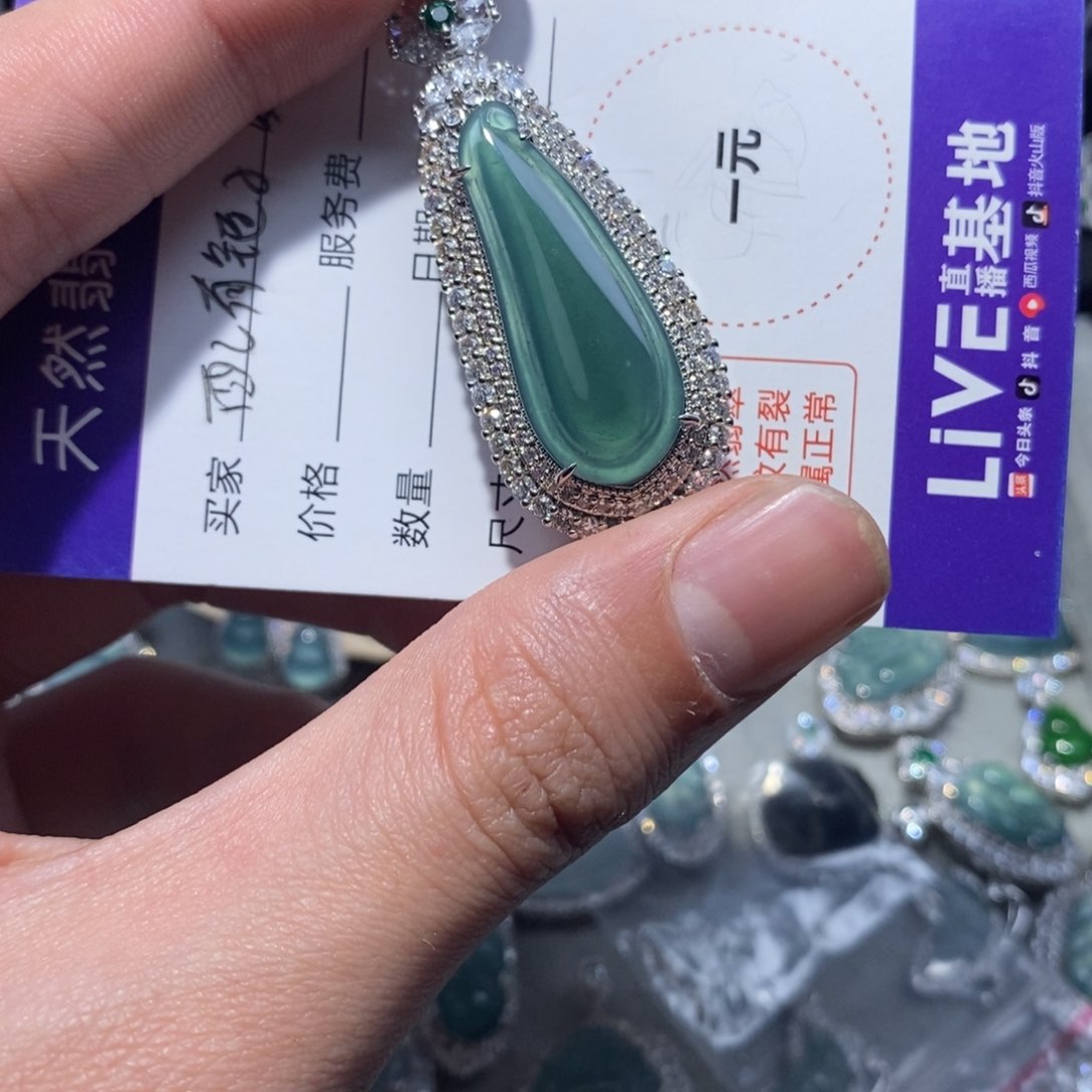 翡翠颈饰未镶嵌翡翠