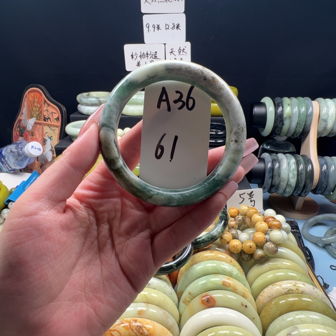 蛇纹石玉未镶嵌手镯