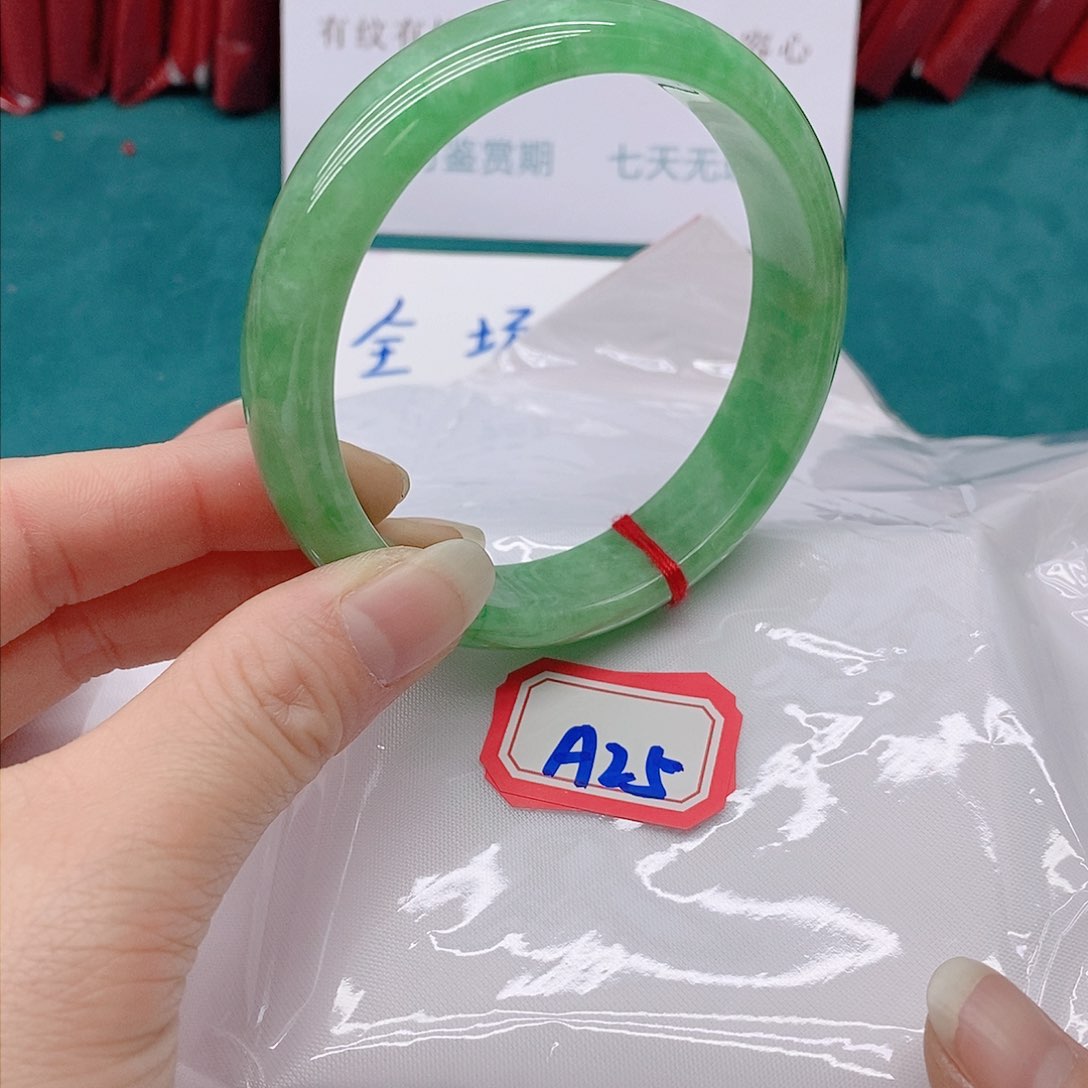 翡翠手镯未镶嵌꒰****꒱A255555555