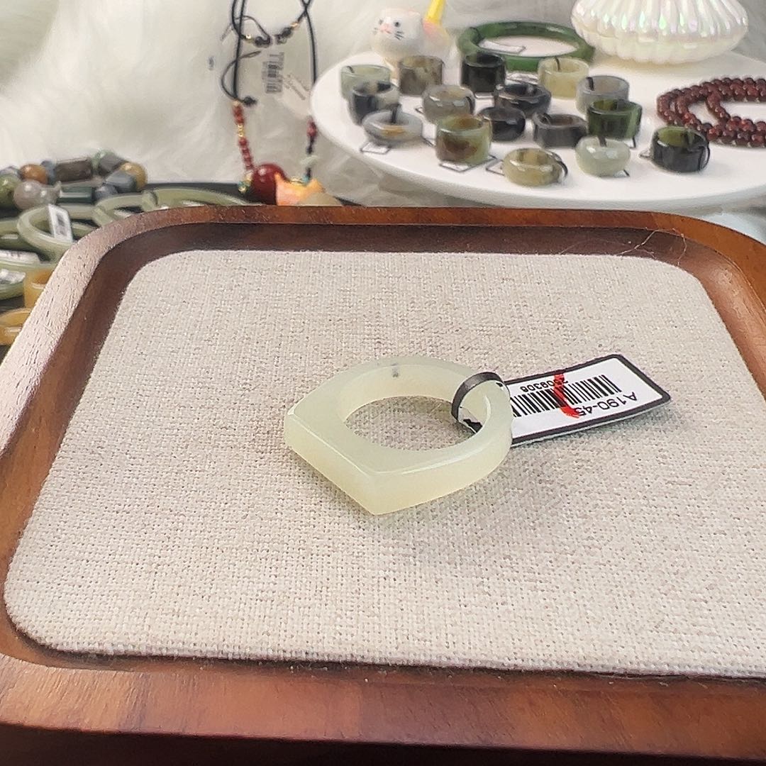 和田玉未镶嵌戒指w100暖白马鞍16.9不退换