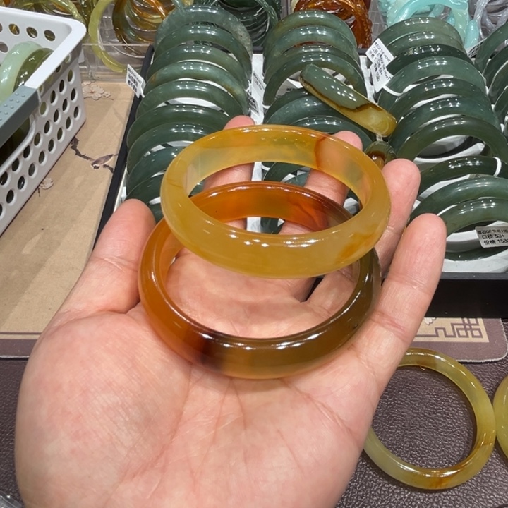 南***儿未镶嵌蛇纹石玉手镯