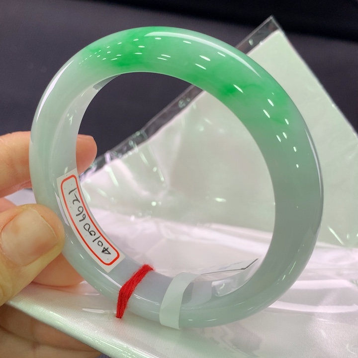 翡翠未镶嵌手镯正圈56