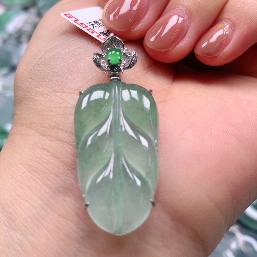 翡翠颈饰18K金镶嵌天然翡翠