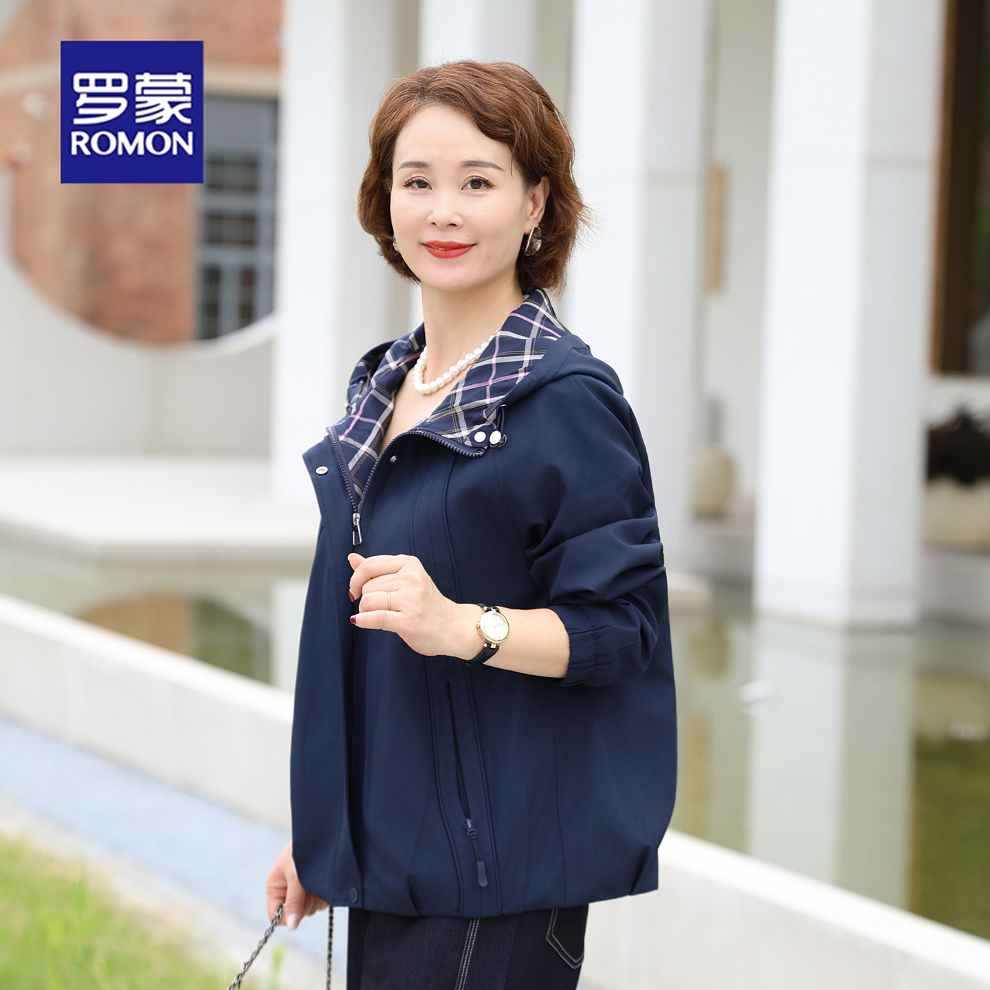 罗蒙妈妈装春秋季2025外套女中老年新款春秋装连帽宽松洋气上衣女