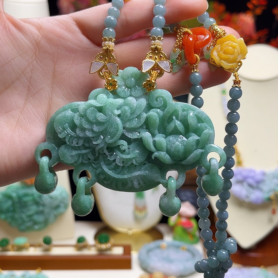 翡翠颈饰未镶嵌天然翡翠