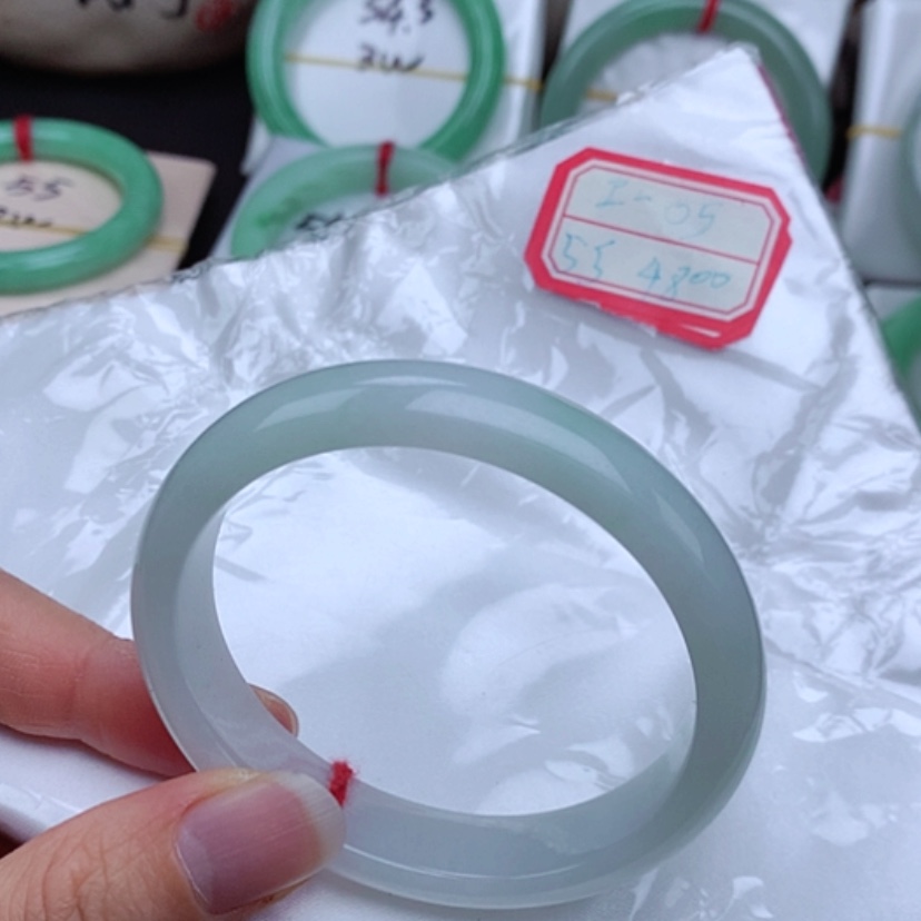 【闪购商品】翡翠手镯未镶嵌           贵妃555