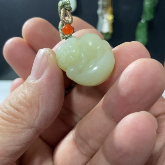 是****和田玉未镶嵌颈饰