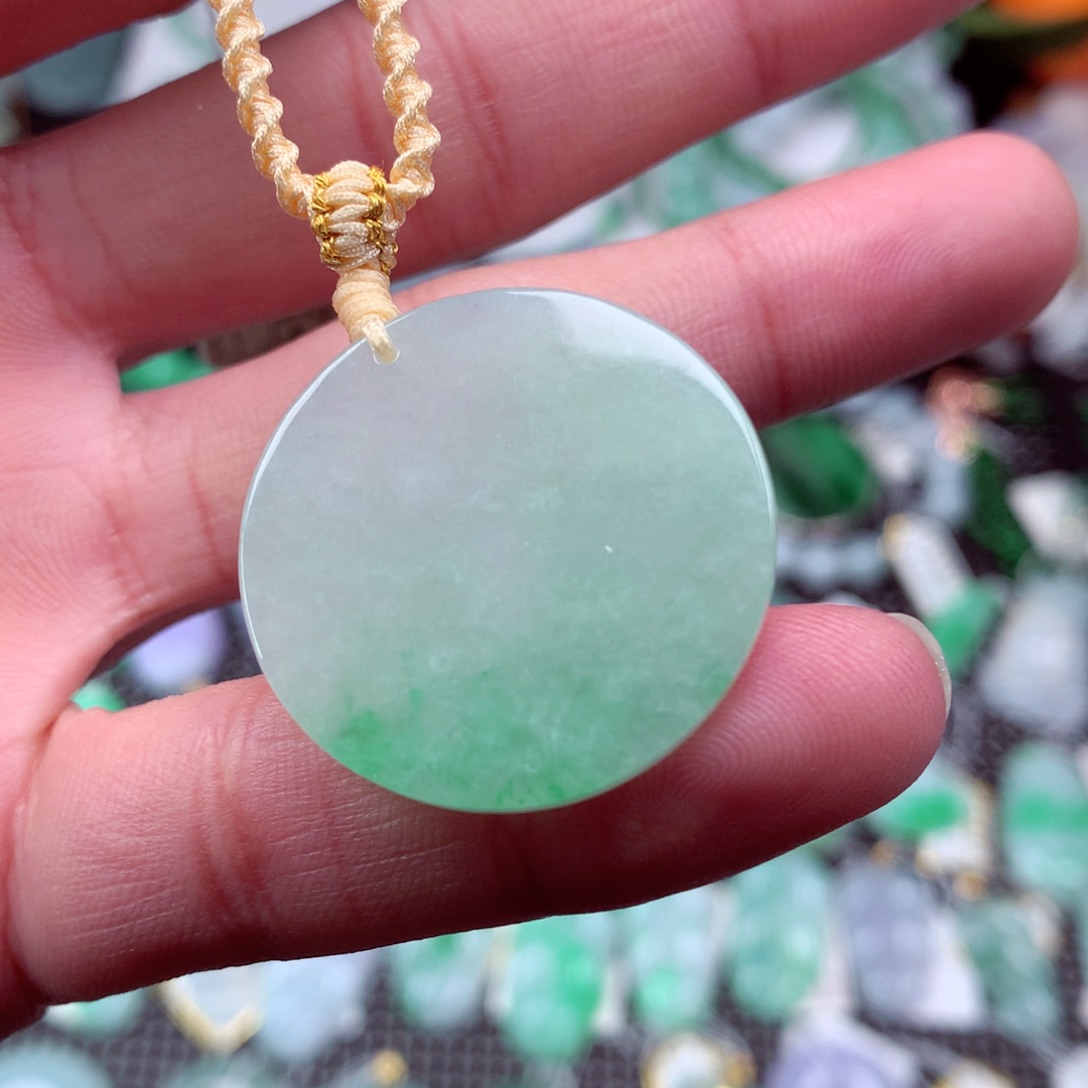 翡翠颈饰未镶嵌翡翠吊坠