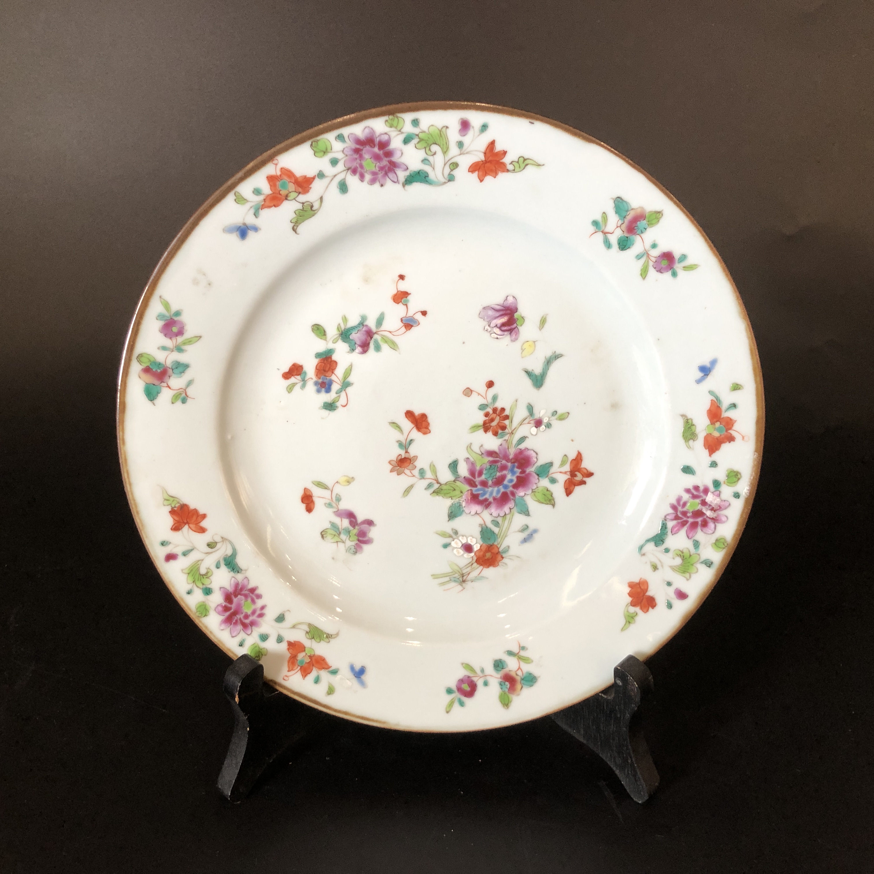 25090140清乾隆粉彩花卉纹赏盘 直径22.5cm