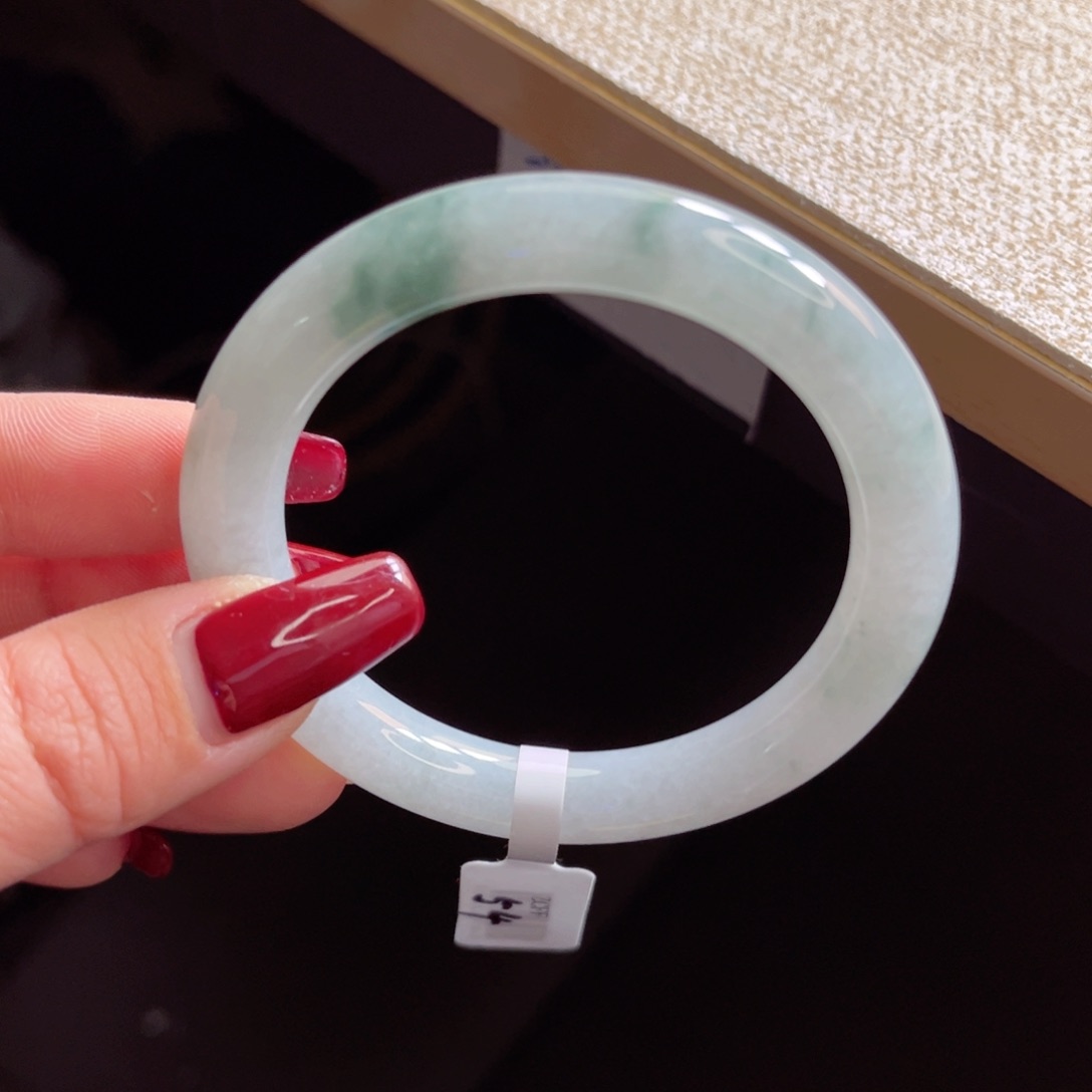 翡翠手镯未镶嵌手镯