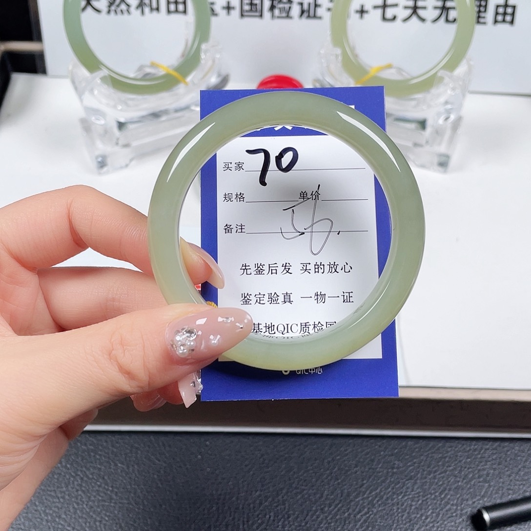 未镶嵌手镯和田玉