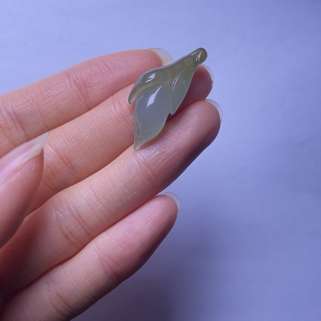 翡翠颈饰未镶嵌玉兰花