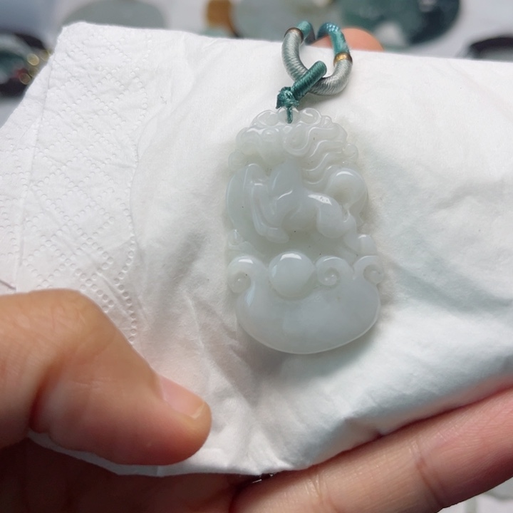 翡翠未镶嵌颈饰挂件