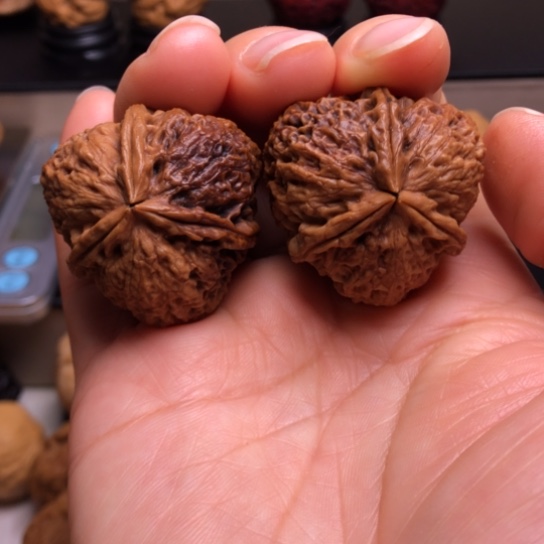 文玩核桃把件太*糖三角58