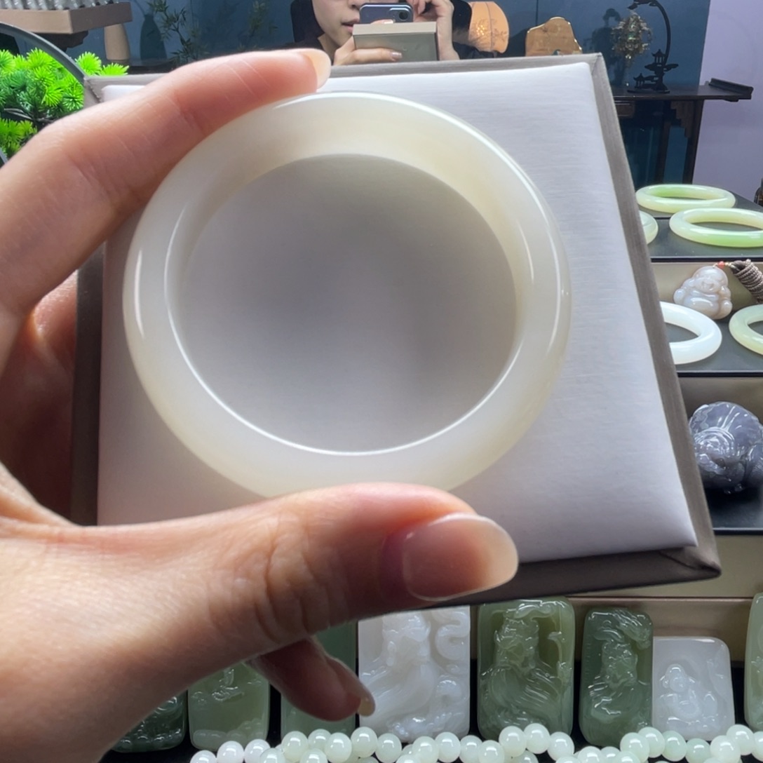 和田玉未镶嵌手镯淡淡藕粉52