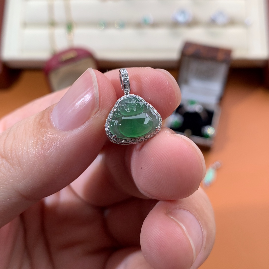 翡翠18K金镶嵌颈饰佛公吊坠