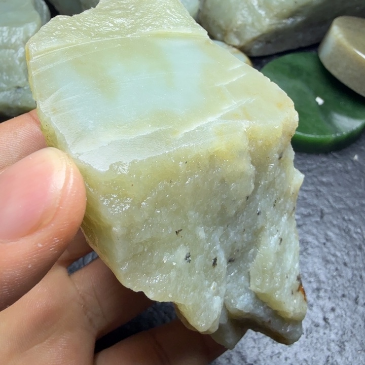 和田玉（糖玉）未镶嵌珠宝奇石