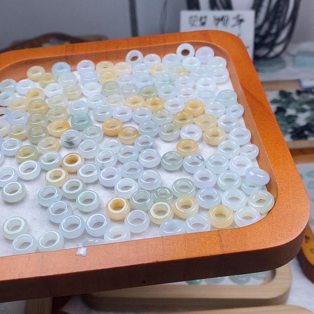 翡翠颈饰未镶嵌小甜甜圈两个起拍