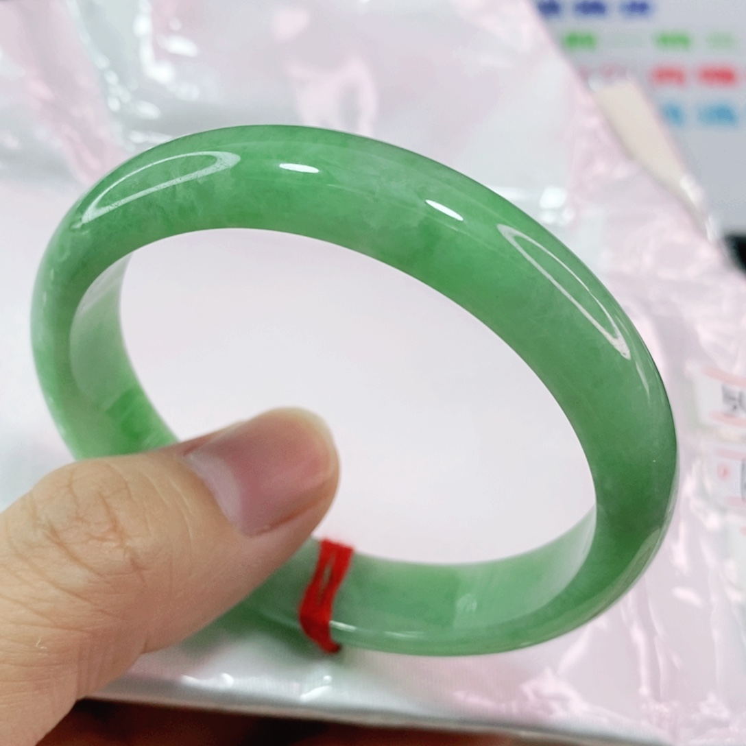 未镶嵌手镯翡翠小**。54.8圈口贵妃力推