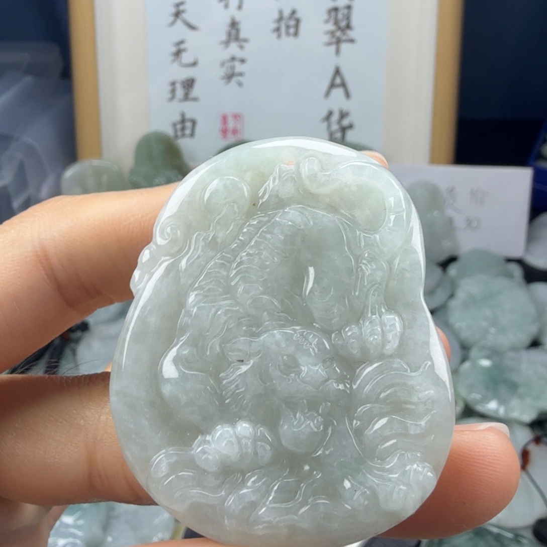 翡翠未镶嵌颈饰翡翠