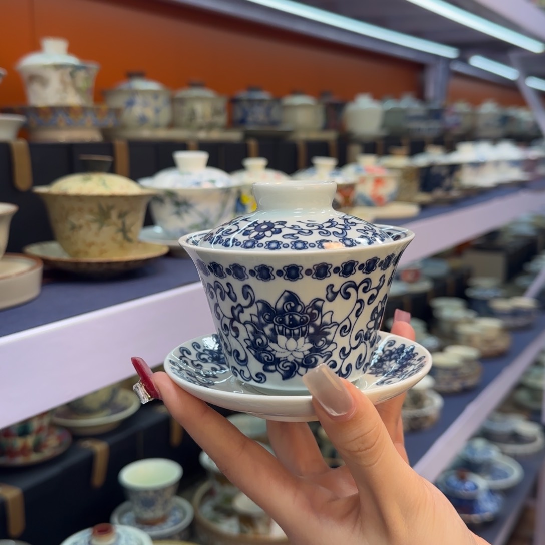 我在外面吃饭呢你在哪了我