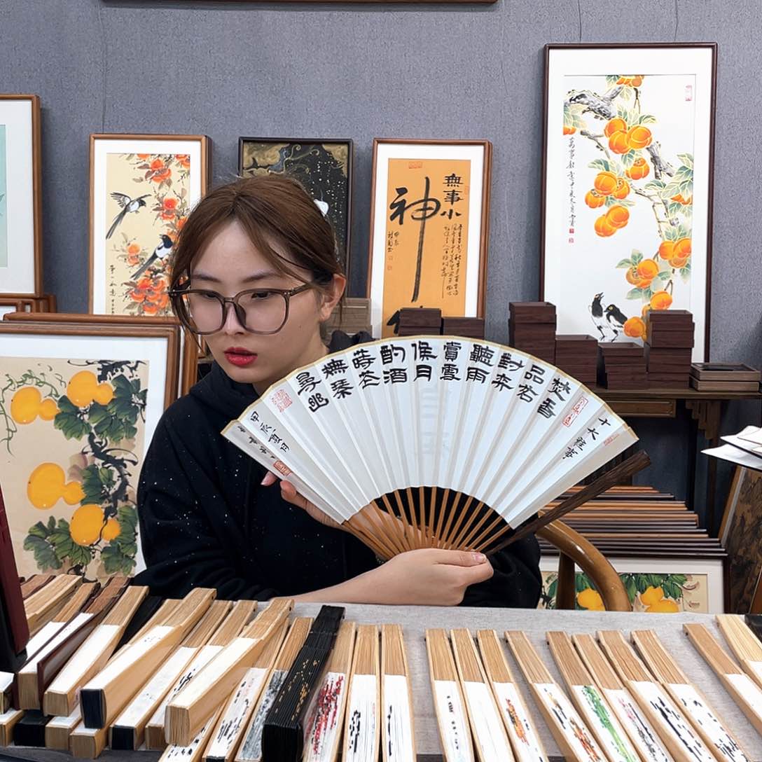 国画龙**哥95寸半棕-纯手绘-文玩扇骨（默认粘好）