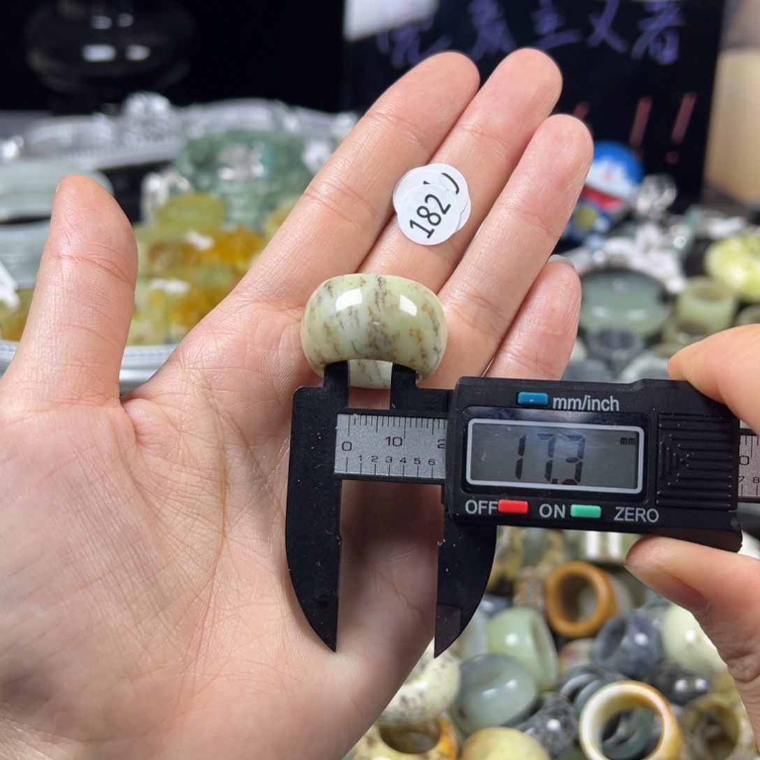 蛇纹石玉未镶嵌戒指