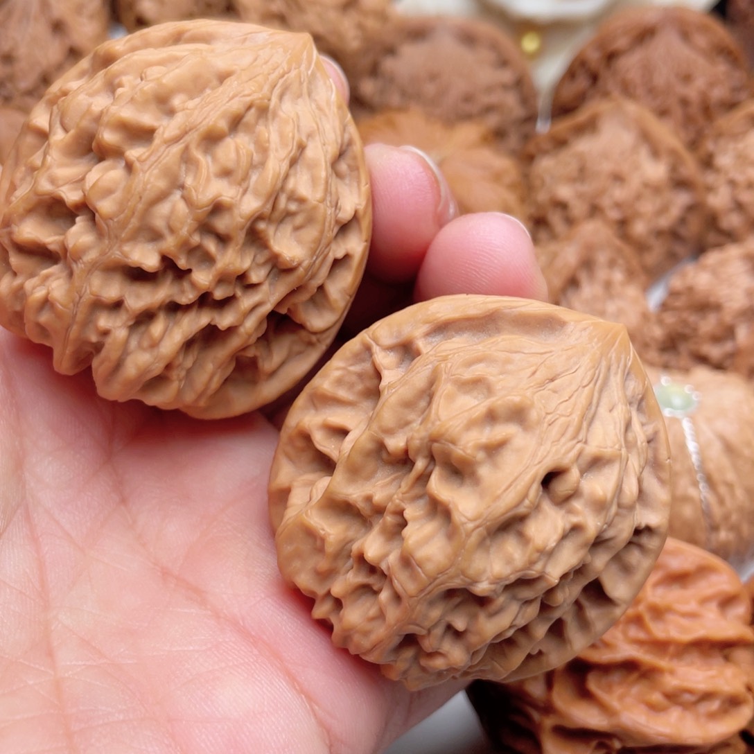 文玩核桃吊坠鸡心