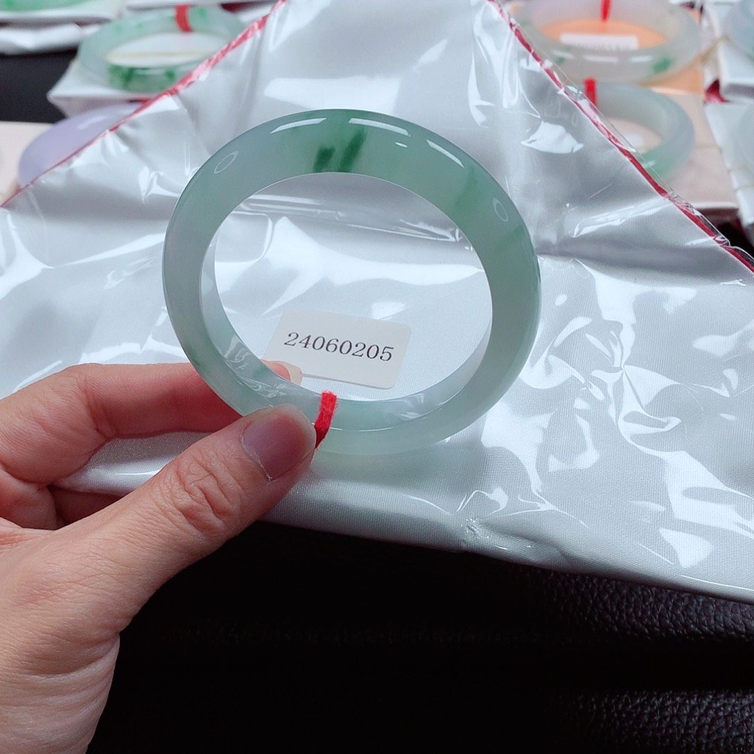 翡翠手镯未镶嵌天然A货翡翠手镯