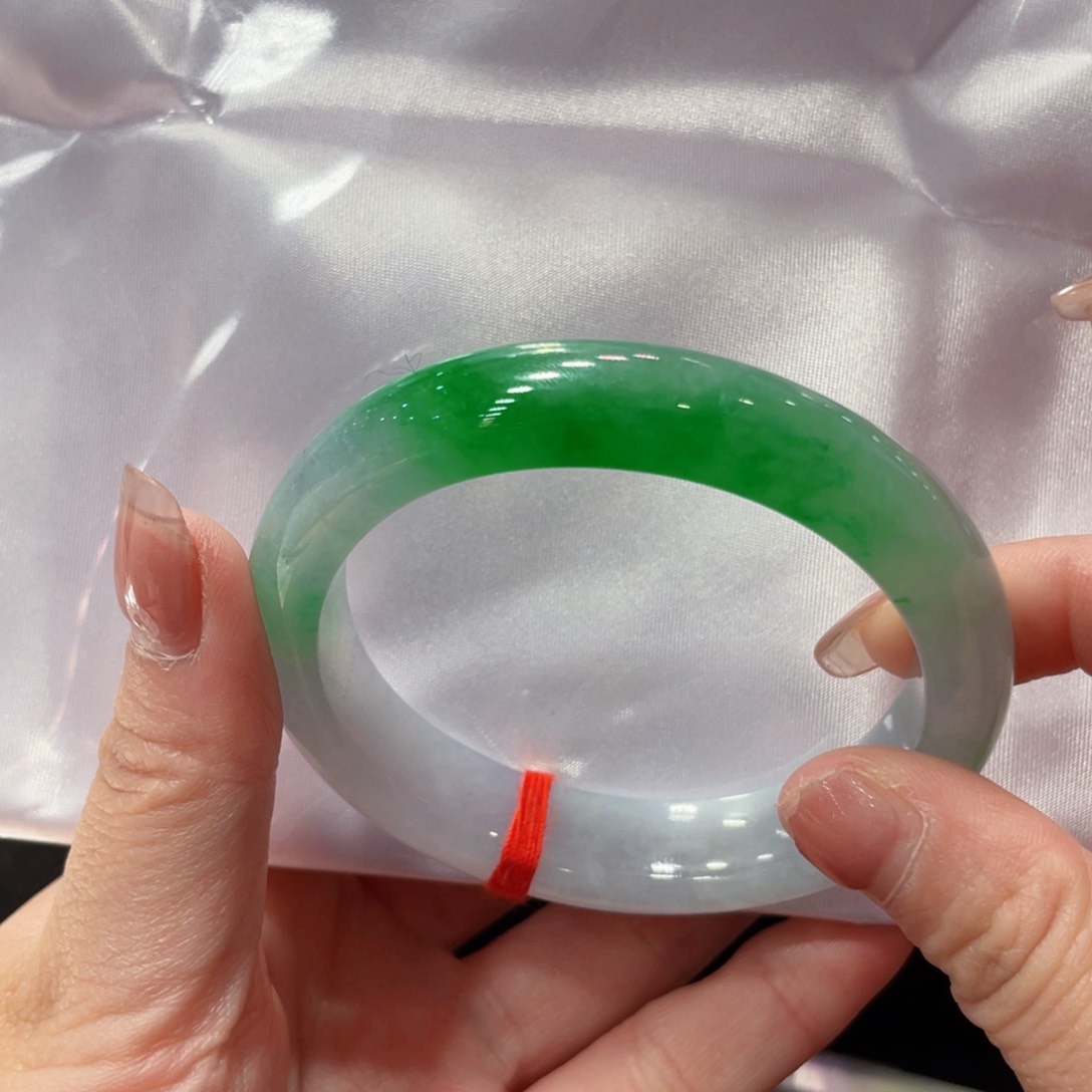 翡翠未镶嵌手镯53.5贵妃辣阳绿