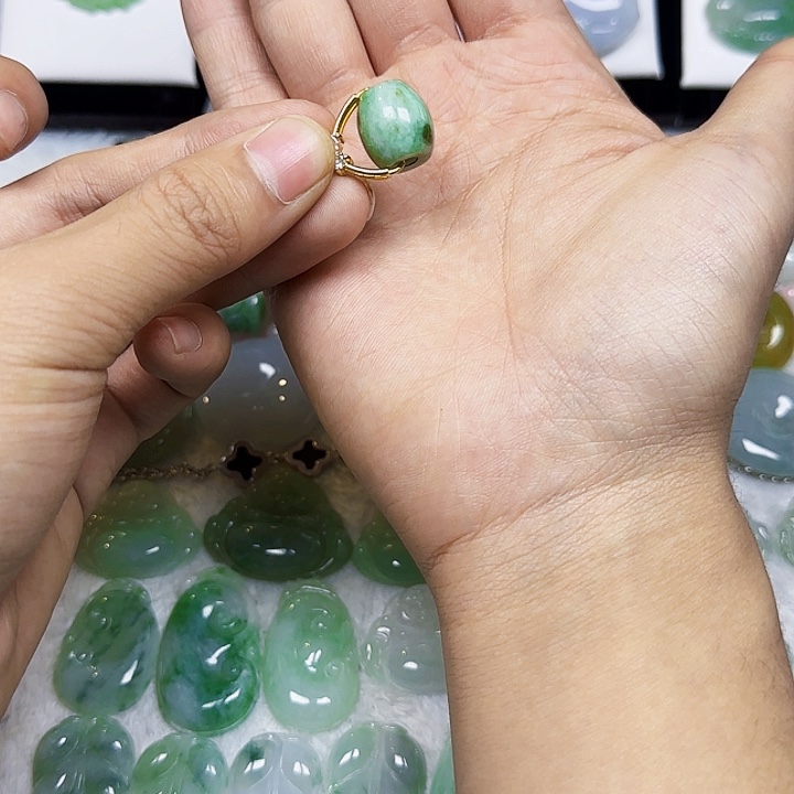 翡翠未镶嵌颈饰翡翠