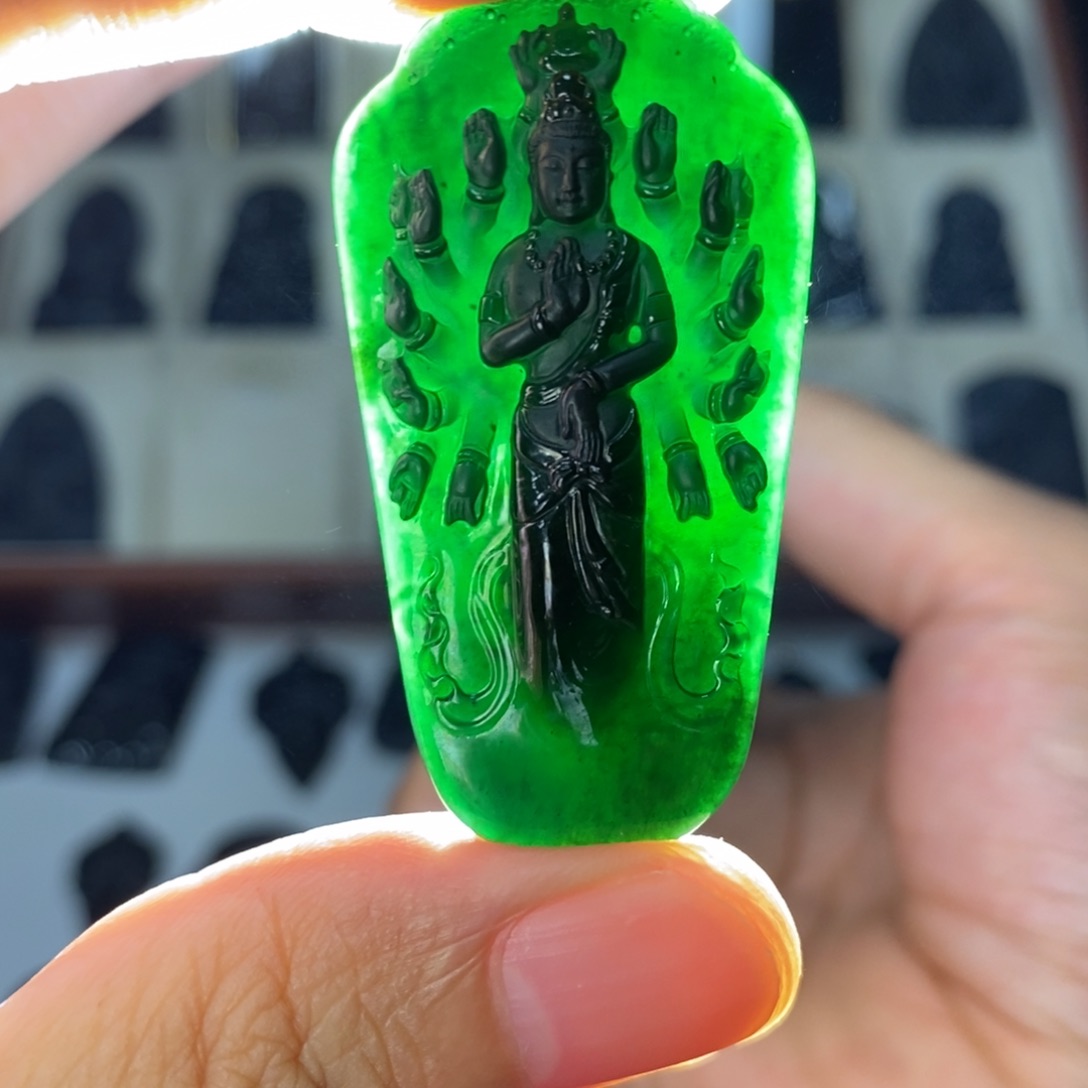 翡翠未镶嵌吊坠(赠链)