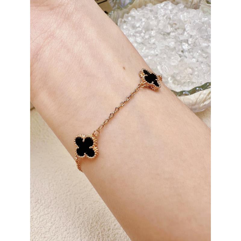 【轻奢V金】黑色迷你五花镀K金草草手链