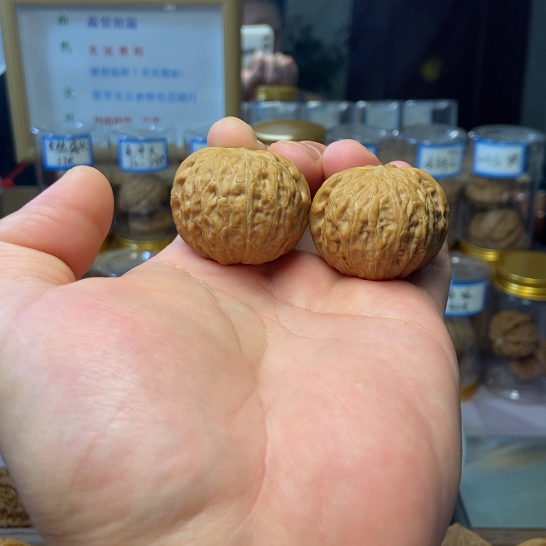 人***望把件文玩核桃铁锤360米