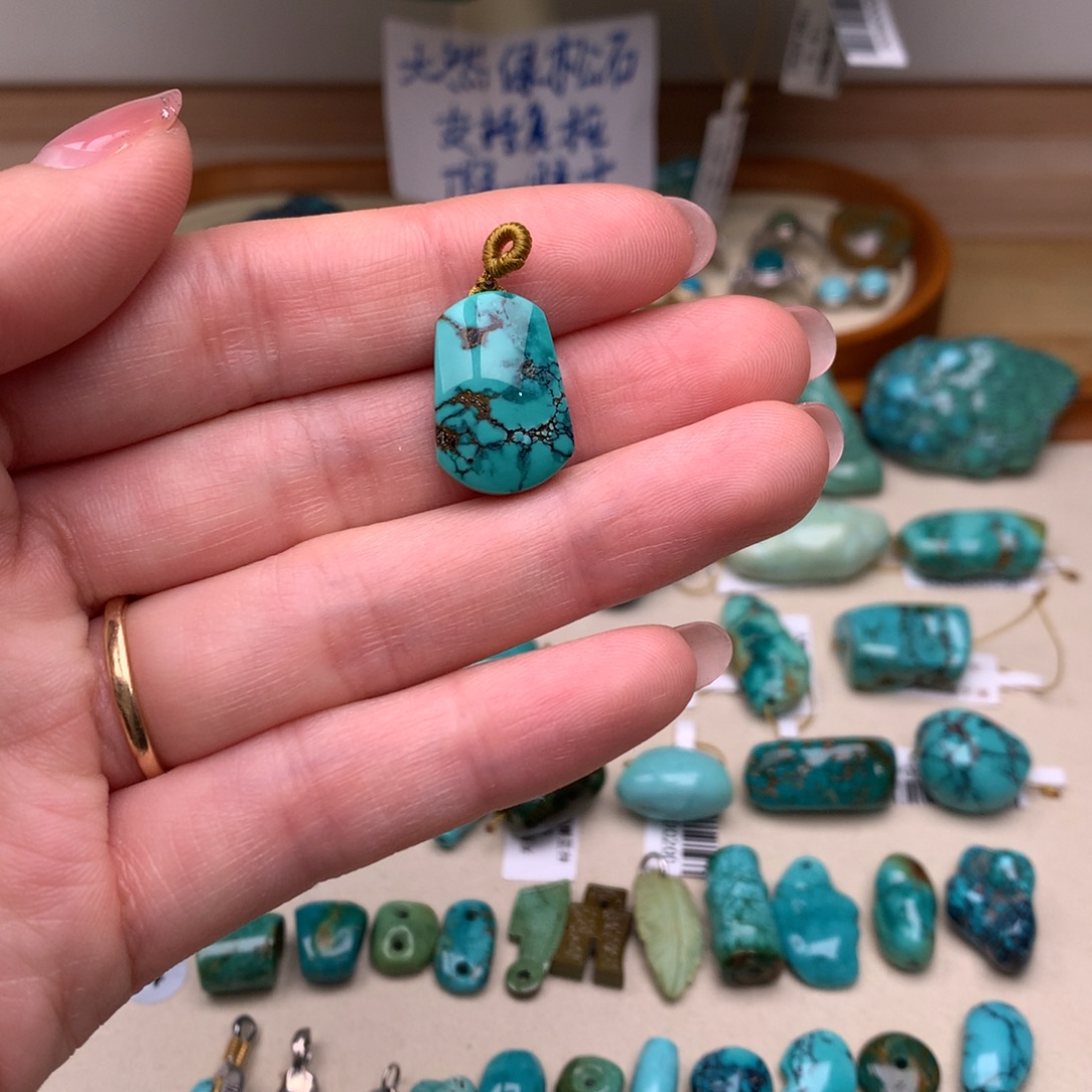 绿松石未镶嵌珠宝奇石