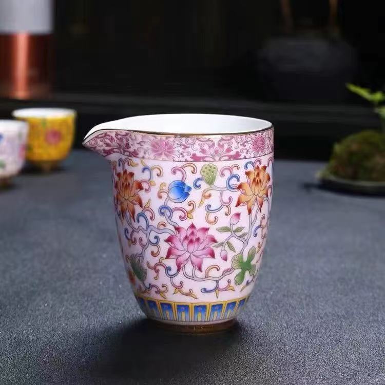 珐琅彩缠枝莲（粉）公道杯F65