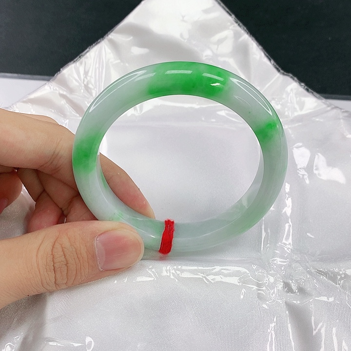 蔡***了翡翠未镶嵌手镯圈56.8。03041