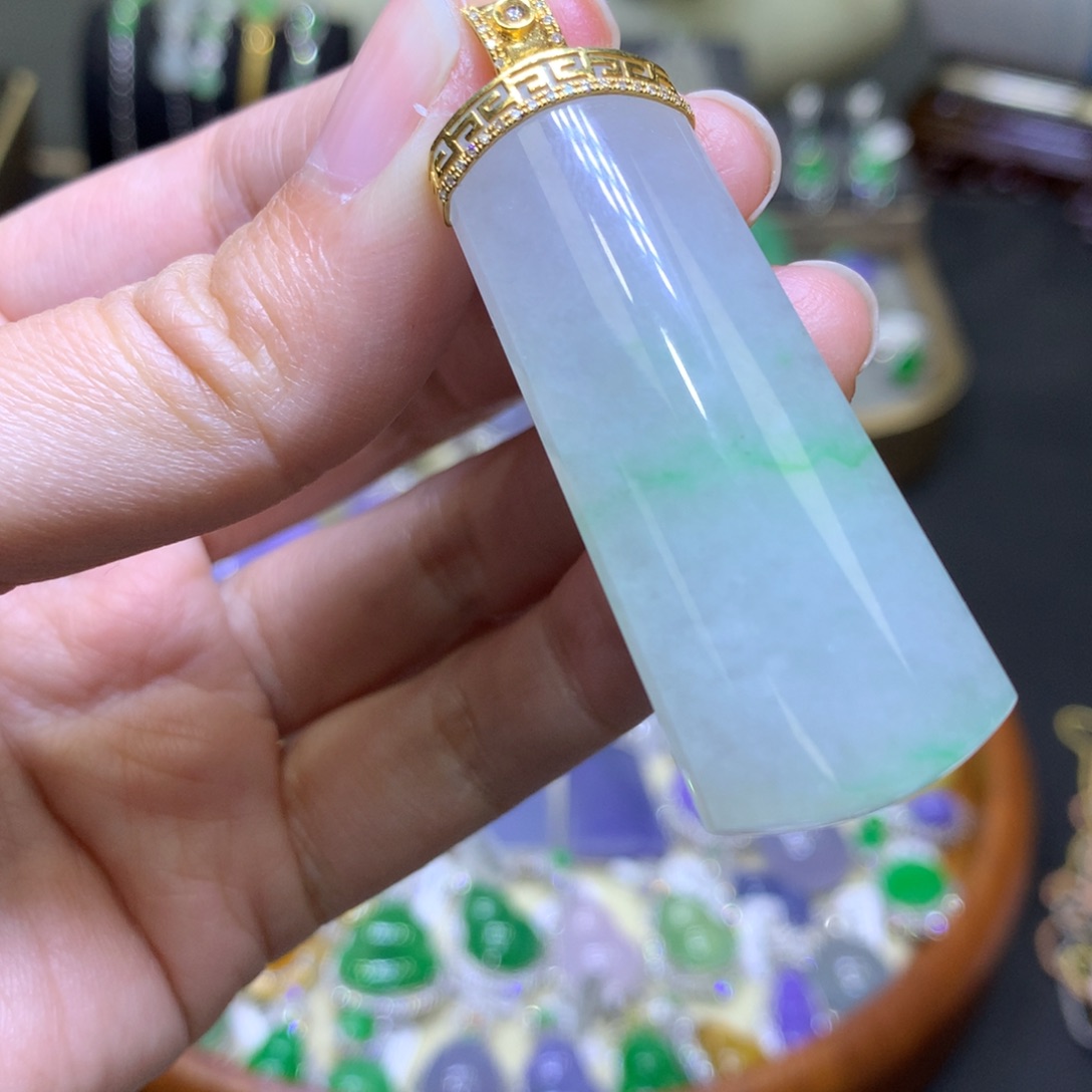 翡翠颈饰18K金镶嵌翡翠吊坠项链