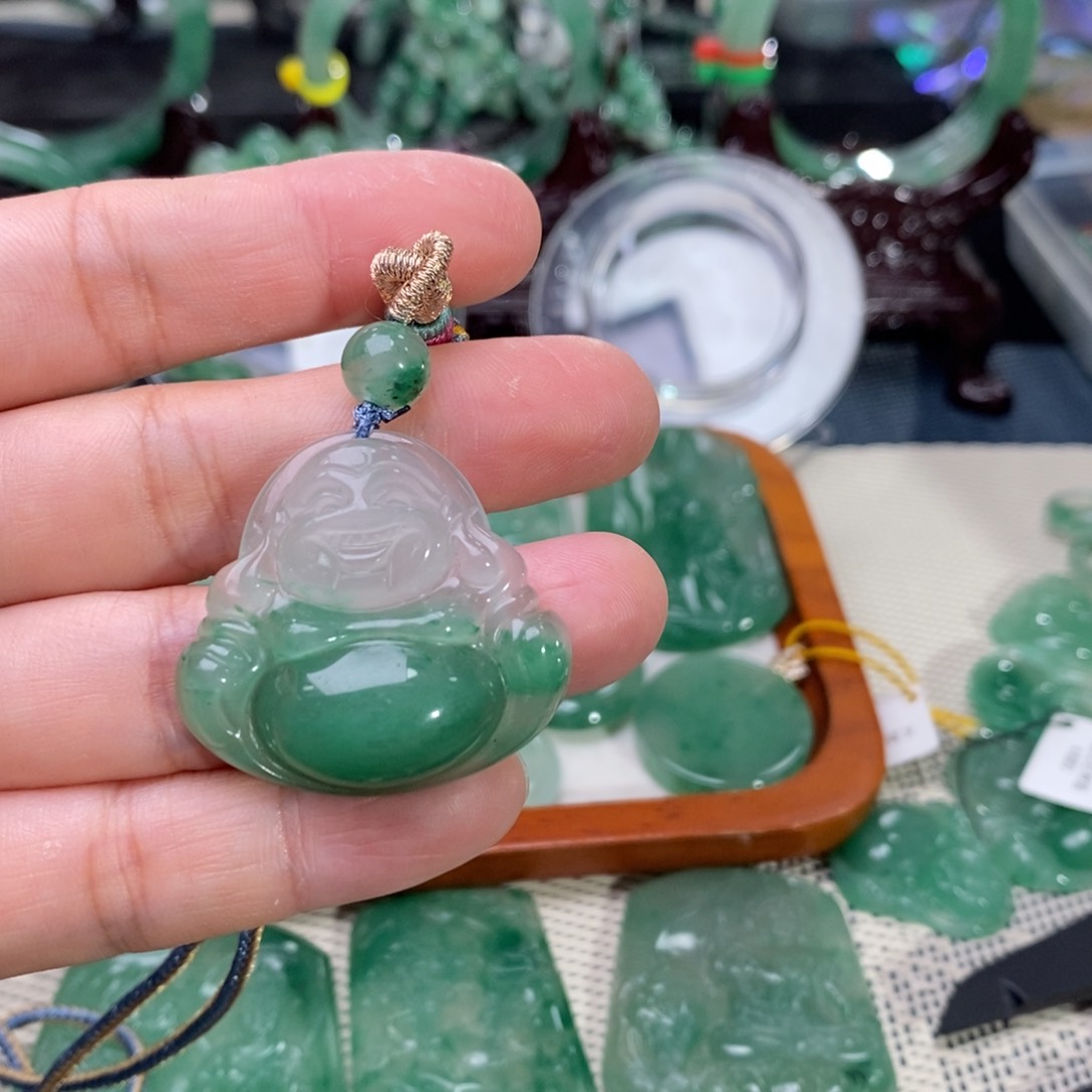 石英质玉颈饰未镶嵌心**学