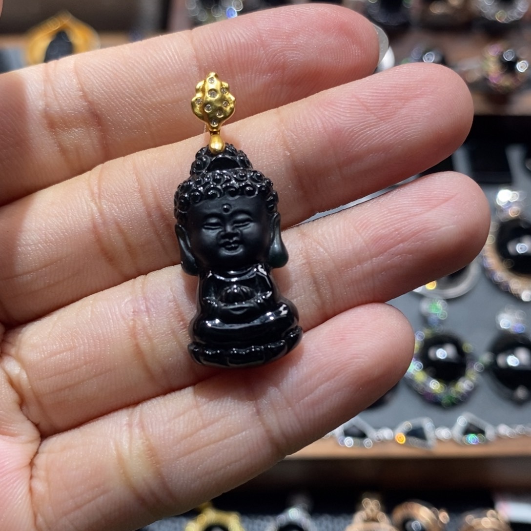 翡翠18K金镶嵌颈饰宝宝佛