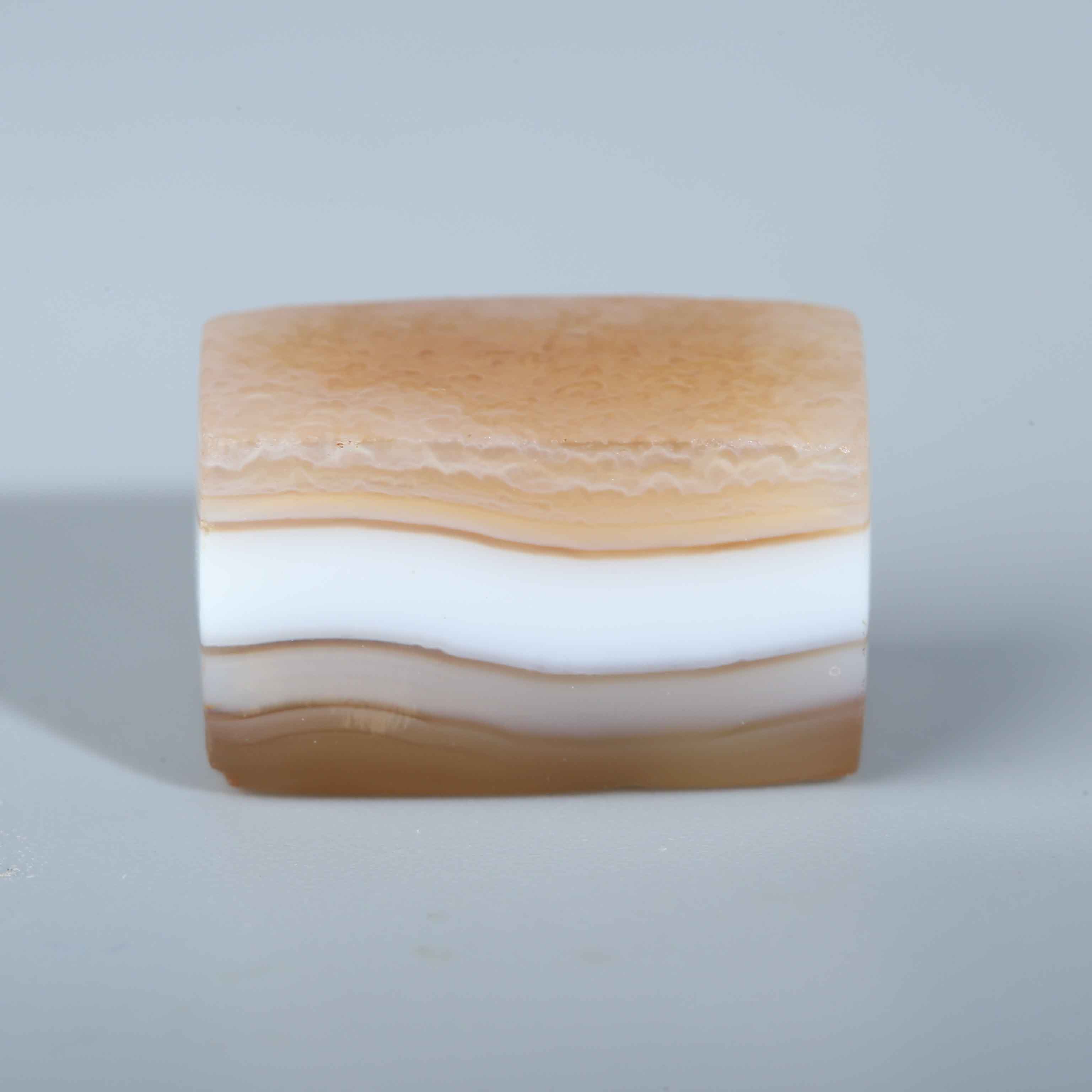 H13-051  阿契美尼德文明缠丝玛瑙四棱管珠 9.3*15.6mm