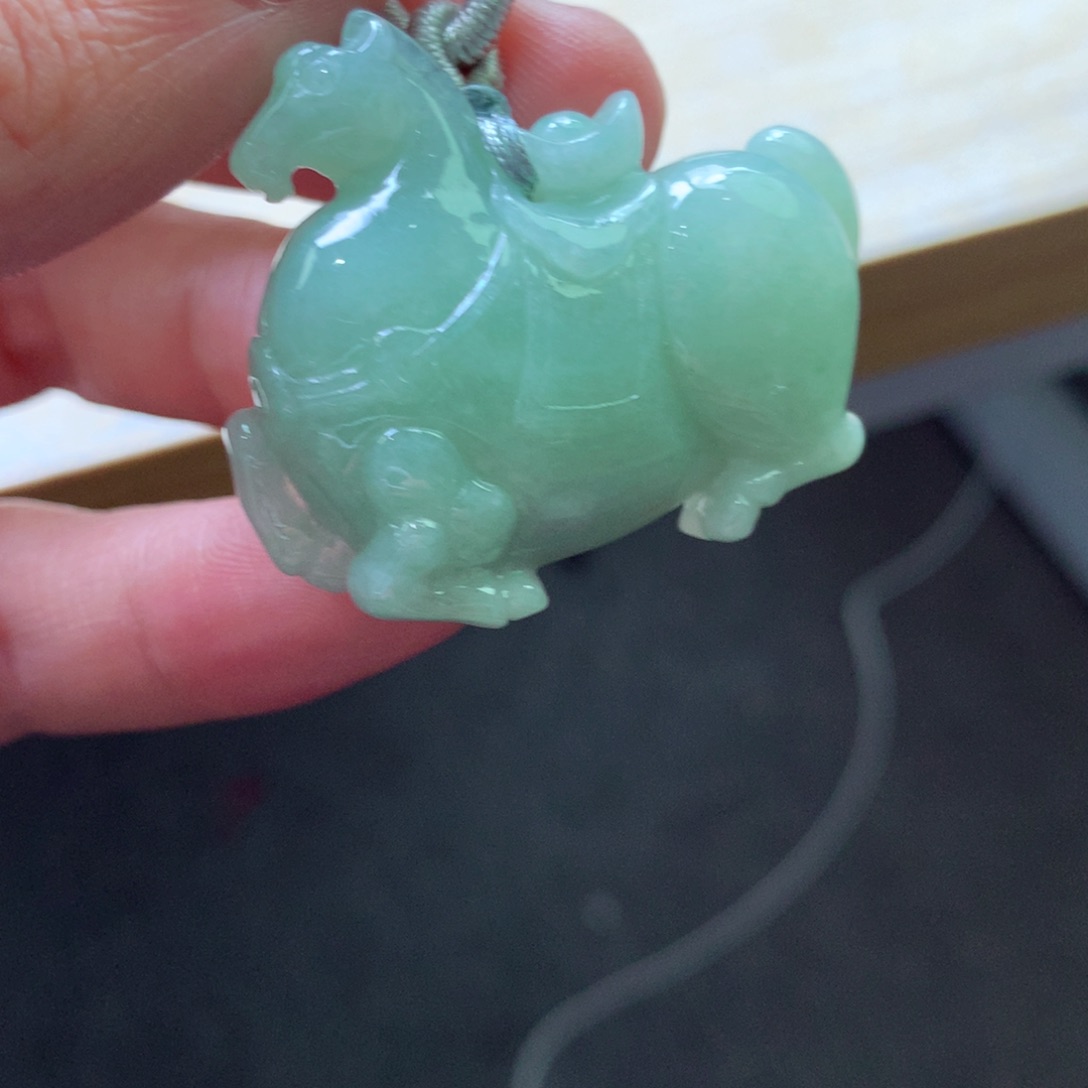 翡翠颈饰未镶嵌吊坠