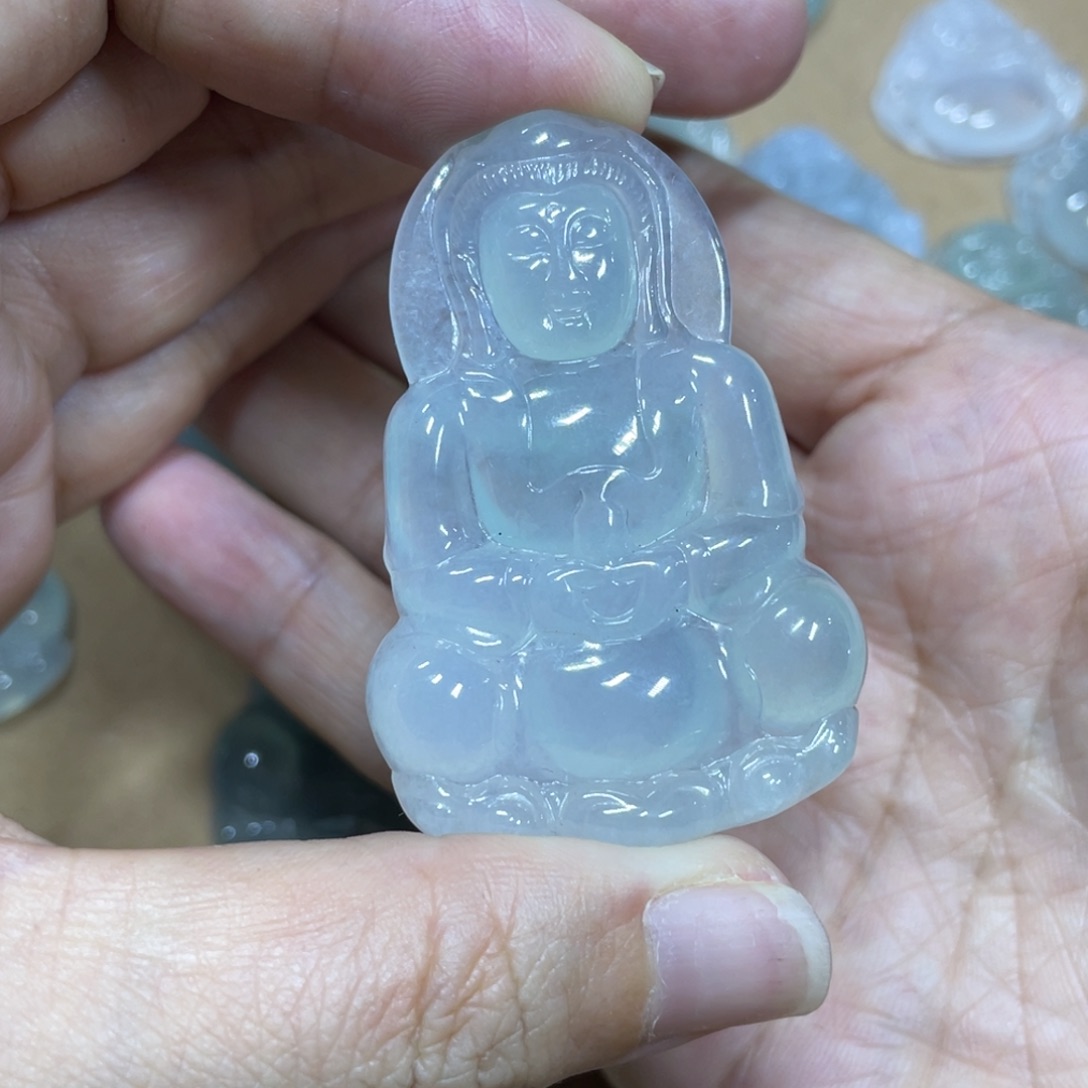 翡翠未镶嵌颈饰观音