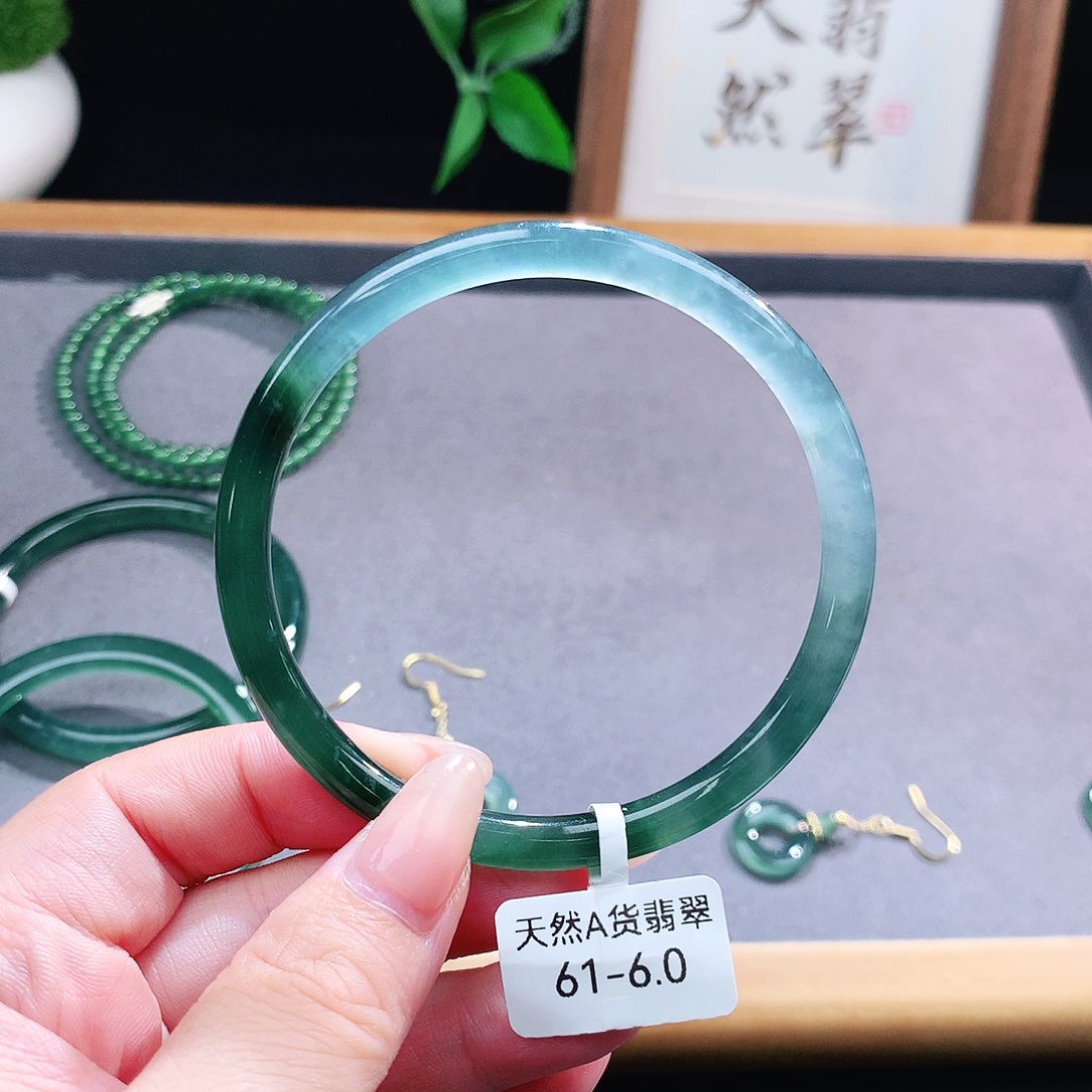 翡翠手镯（圆镯）未镶嵌